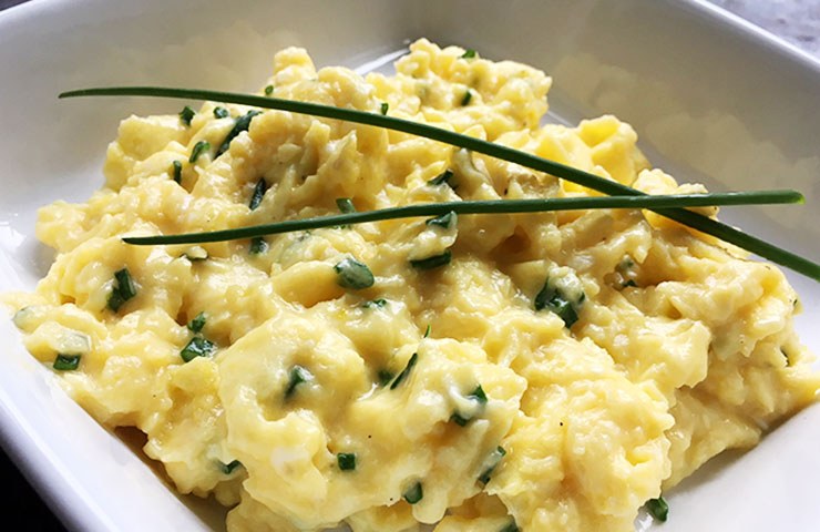 https://savorysweetlife.com/gordon-ramsay-scrambled-eggs/